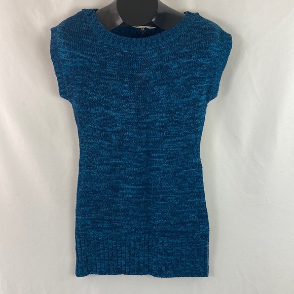 It's Our Time Sweaters - Sleeveless Sweater Knit Top by Its our Time. Size Small.